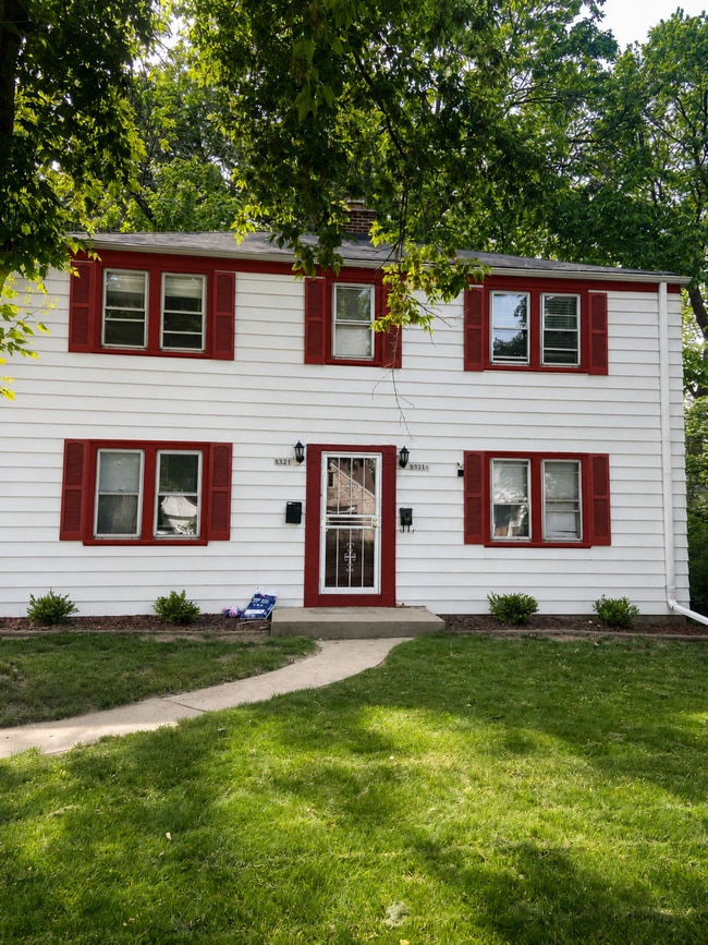 Building Photo - 5321 N 53rd St Unit UPPER DUPLEX FOR RENT – AVAILABLE NOW!