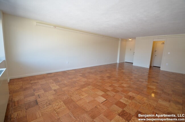 Building Photo - 73 Monmouth St Unit 1 Rental