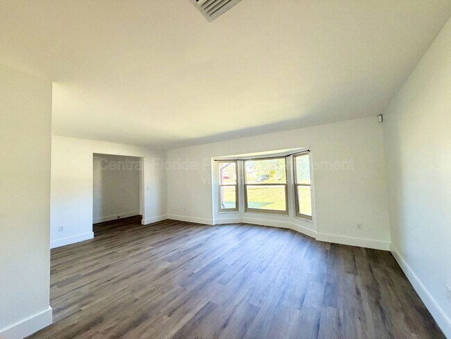 Photo - 947 N Atmore Cir