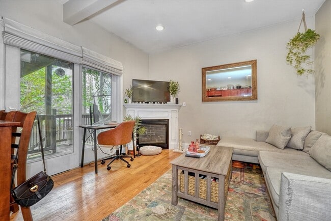 Photo - 227 Bowen St Unit 1