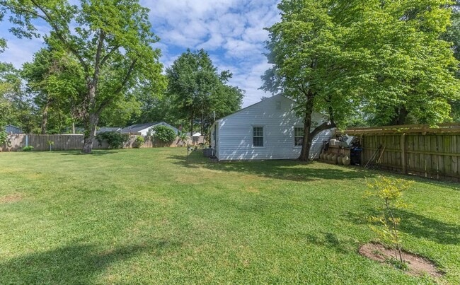 Photo - 104 Sharyn Ln