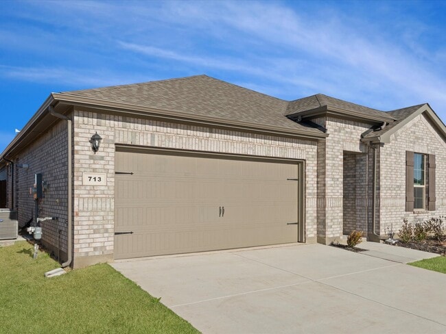 Garage - 713 Amber Fields Dr