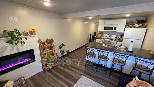 Building Photo - 3947 E Calvary Rd