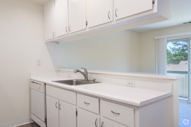 2BR, 1BA - 724SF - Model C - Kitchen