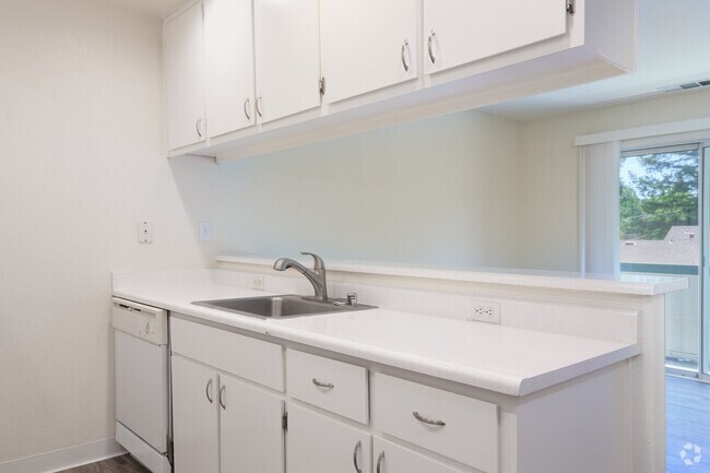 2BR, 1BA - 724SF - Model C - Kitchen - Sequoia Grove