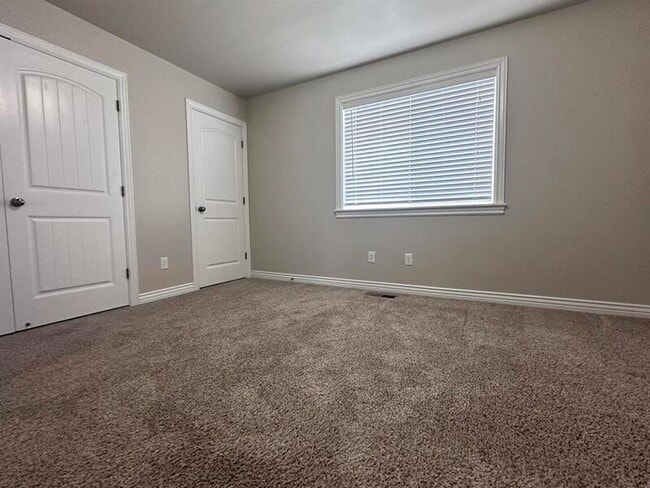 Photo - 465 N 2650 W