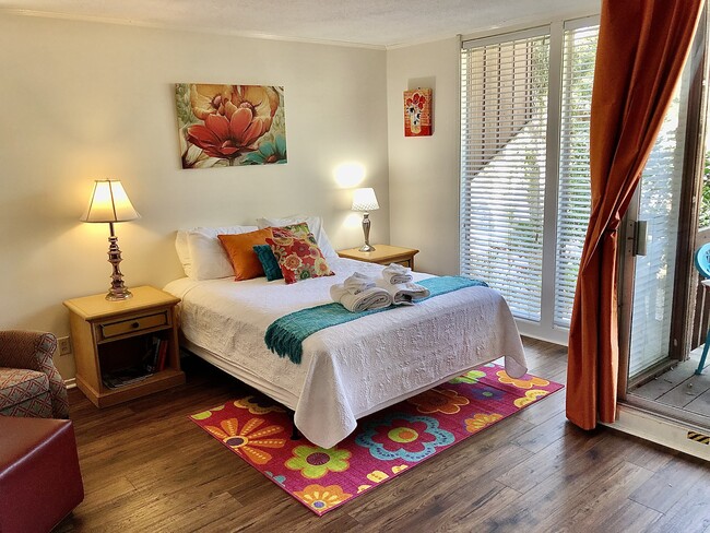 Building Photo - 121 Lakeside Villla Unit 121 Rental