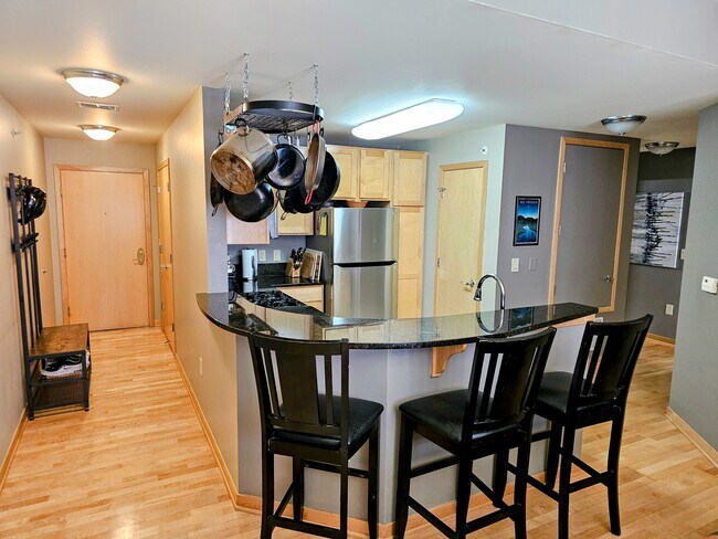 Kitchen with Breakfast Bar - 333 W Mifflin St Unit 9100