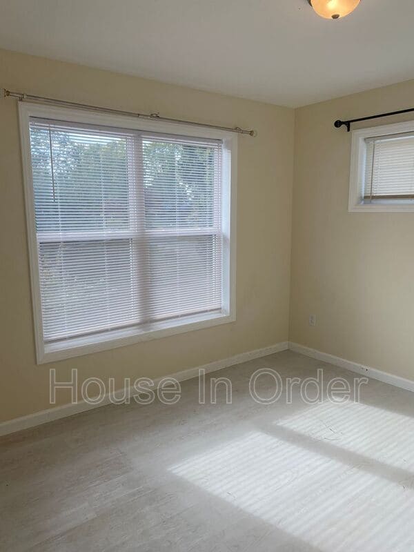 Photo - 790 N Grove St