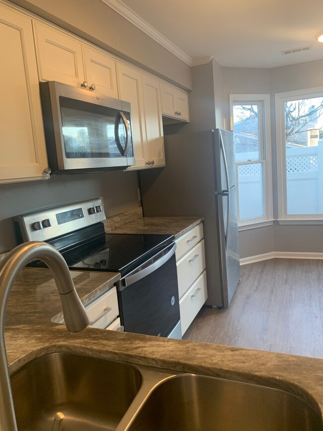 Photo - 5104 La Sombre Dr