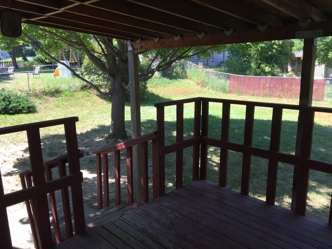 Photo - 140 NW Robert St Unit A-Upper