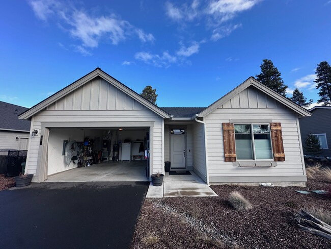 Building Photo - Immaculate 3-Bedroom Home with Open Layout in Crescent Creek