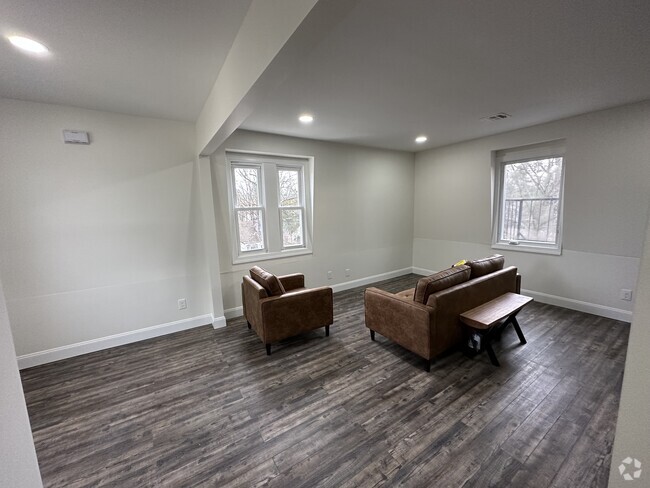 Building Photo - 768 Kensington Ave Unit 3 Rental