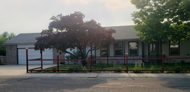 Photo - 819 Elberta Ave House