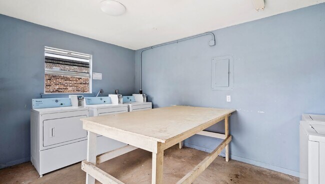292 W Claiborne St Unit 103