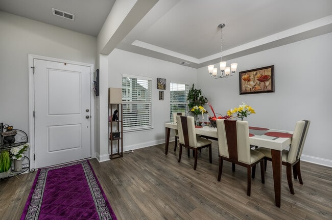 Photo - 837 Harrison Mill St