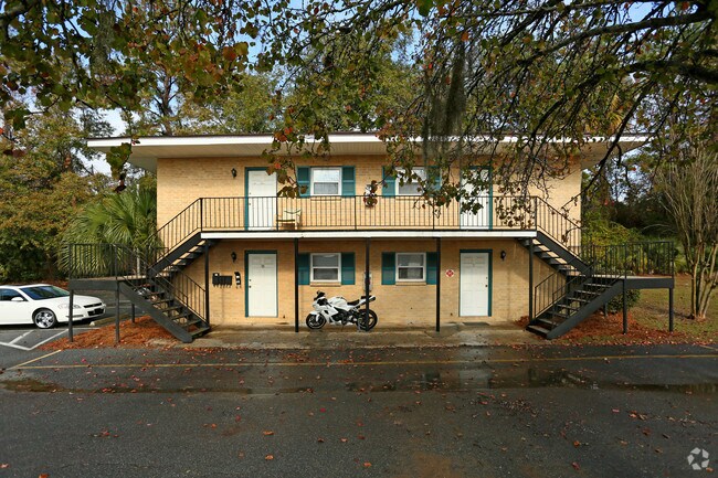 Photo - Sandpebbles Apartments