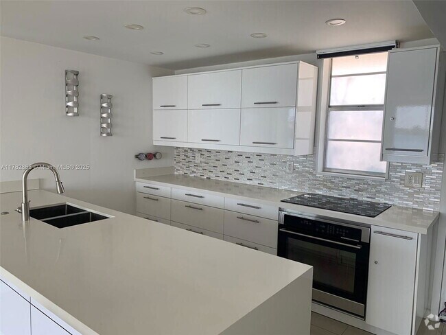 Building Photo - 3010 Marcos Dr Unit R304 Rental