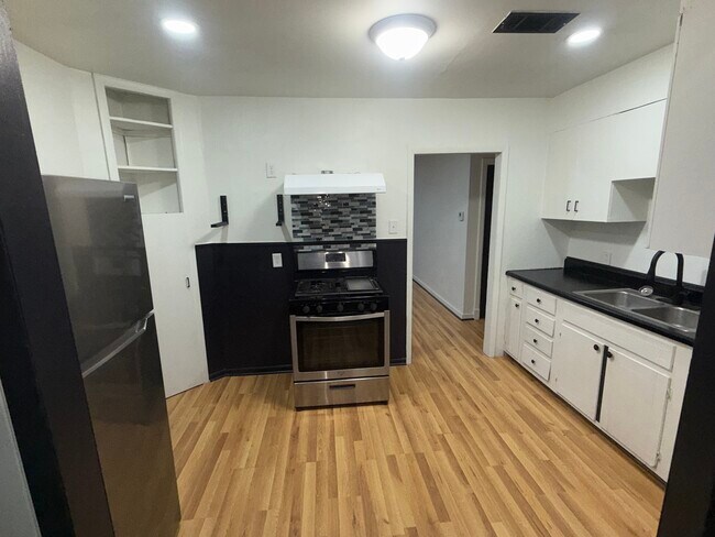 Photo - 1476 Marilyn Ave