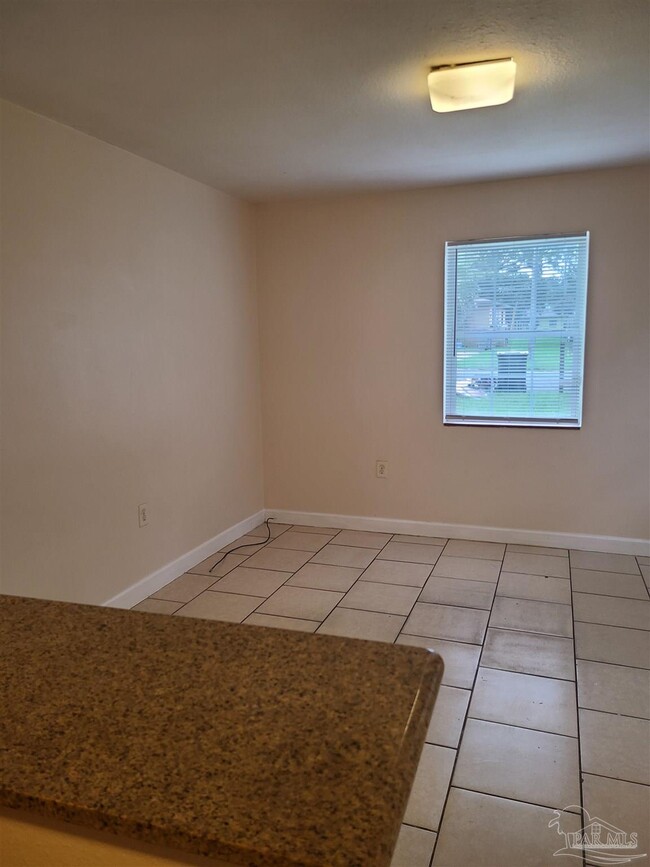 Photo - 204 Holmes Dr