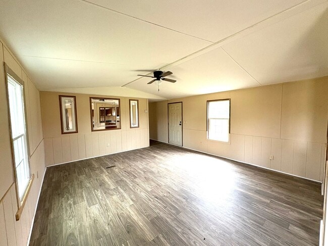 Photo - 401 Millstown Rd