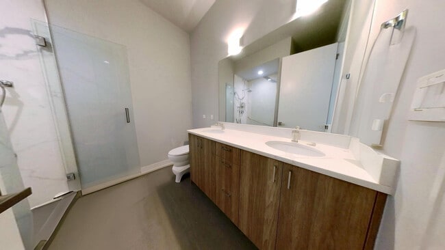 Unit 401 - bathroom