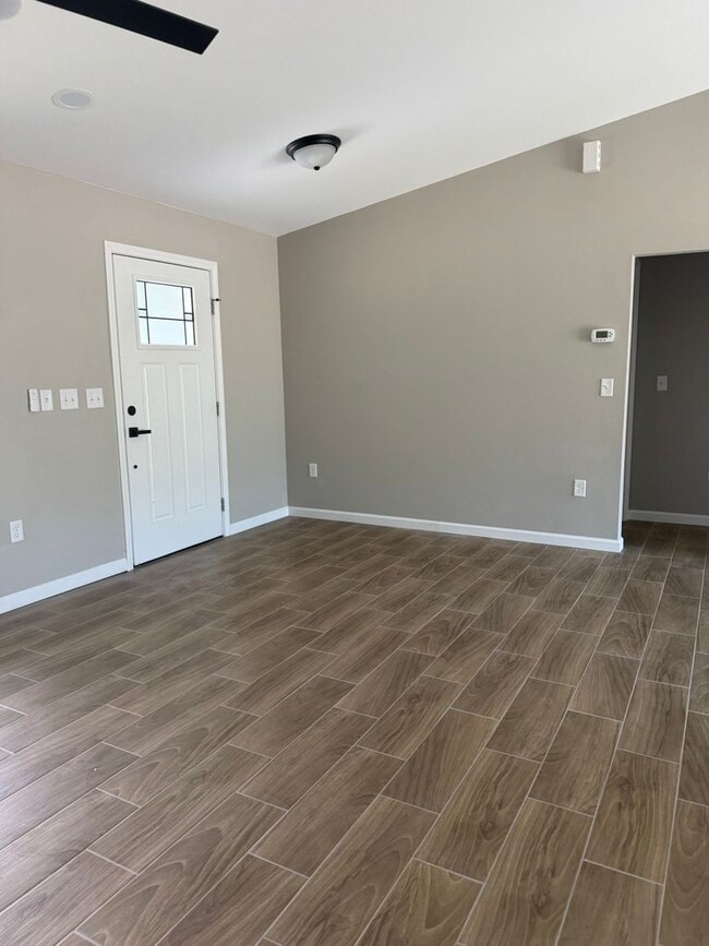 Photo - 277 Oak Ln Cir