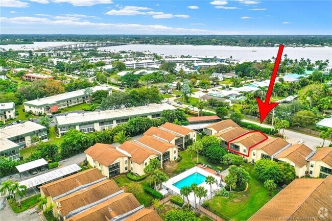 Building Photo - 1811 SW Palm City Rd Unit A302 Rental