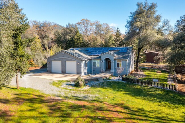 Beautiful Home w/ Acreage in N. Redding!!! - Beautiful Home w/ Acreage in N. Redding!!!