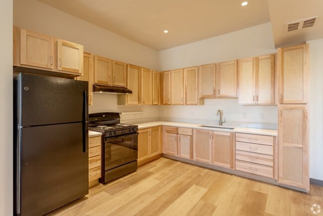 Photo - 16685 Church St