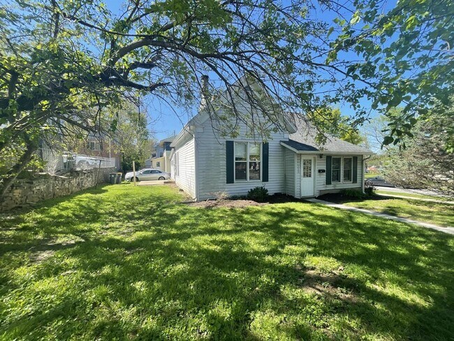 Photo - 200 E 2nd St