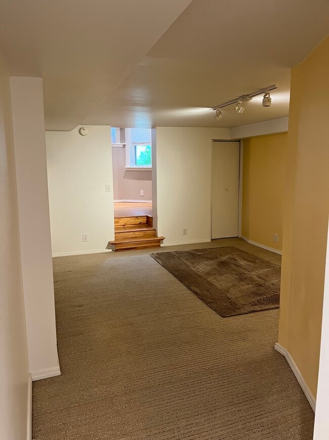 Building Photo - 4909 California St Unit A