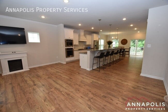 Photo - 1379 Hawthorn Dr