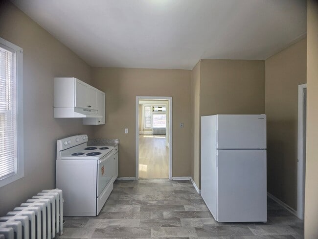 Building Photo - 1136 Edgerton St Unit Lower #1