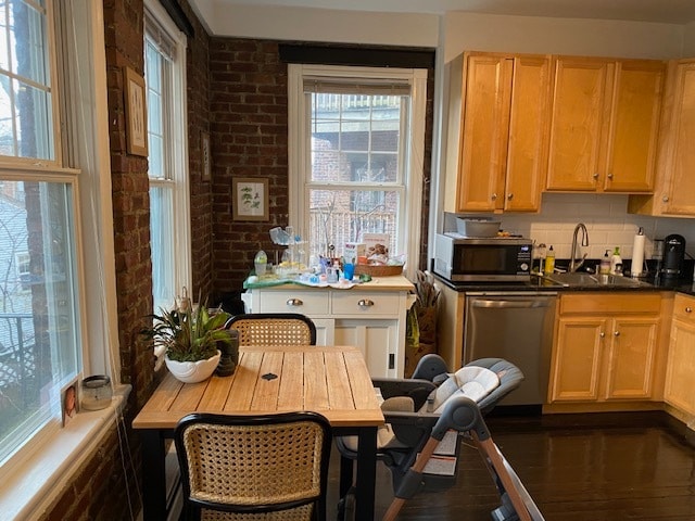Building Photo - 84 Browne St Unit 1