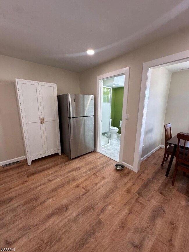 Photo - 240 Chambers St