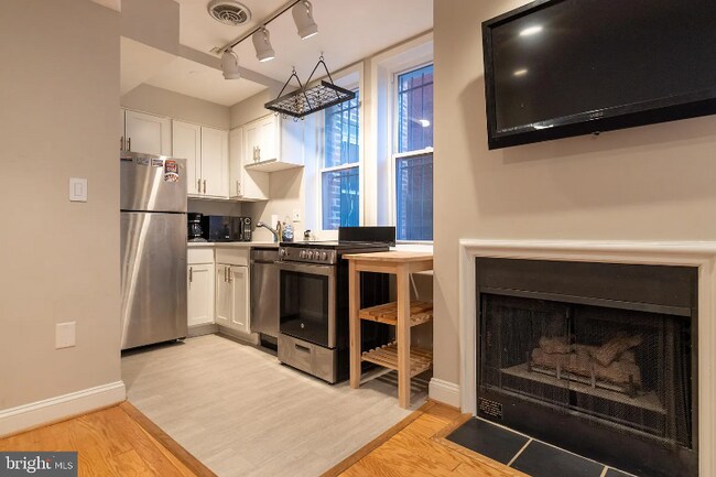 Photo - 1731 Willard St NW Unit 102