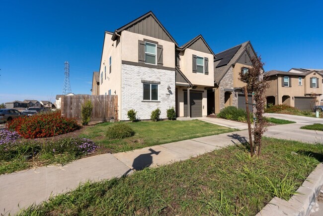 Building Photo - 5 Bed 3 Bath in North Merced! Rental