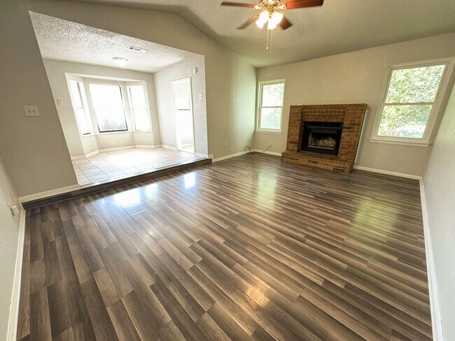 Photo - 310 Baumann Dr