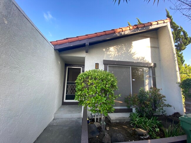 Photo - 2592 Abaca Way