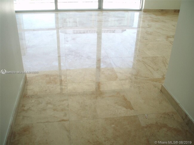 Photo - 1060 Brickell Ave Unidad 1409