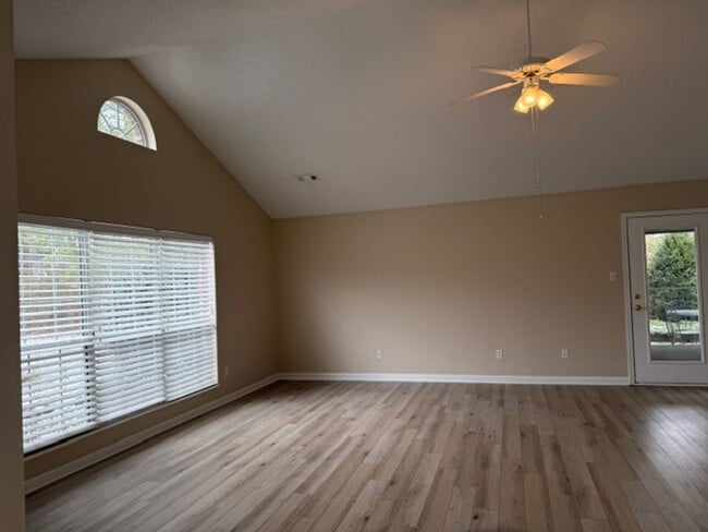 Photo - Maryville 37804 - 3 Bedroom, 2 bath, 1 level Maryville City Home - Contact Vicki Everbach (865) 6...