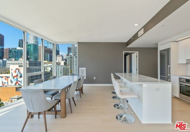 Photo - 1050 S Grand Ave Unidad 1001