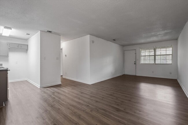 Photo - 851 Maple St