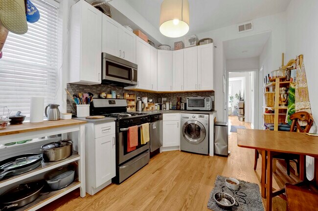 Photo - 2622 W Fullerton Ave Unit 2