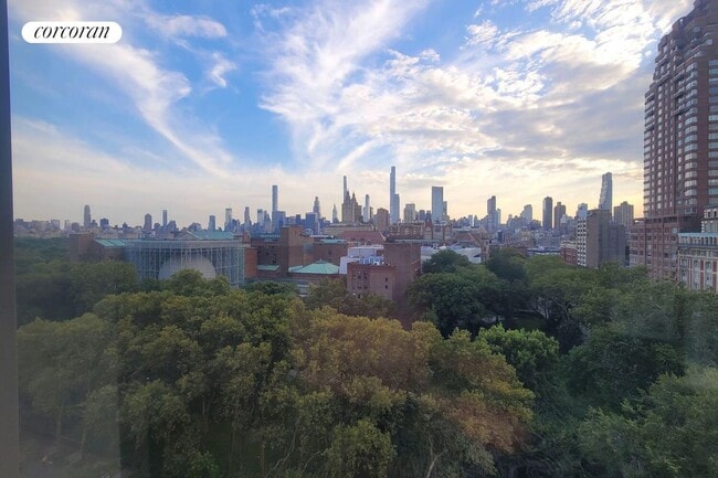 Building Photo - 45 W 81st St