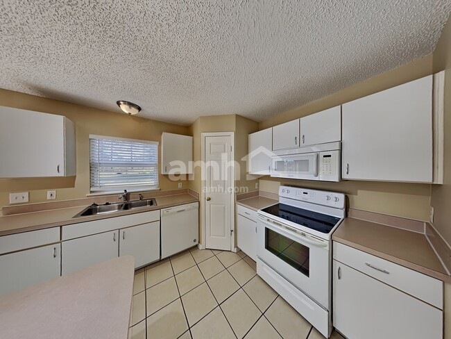 1015 Astor Ct
