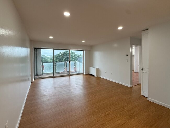 Building Photo - 30 Woodland St Unit 7P