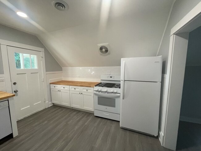 Building Photo - 421 Washington St Unit #2