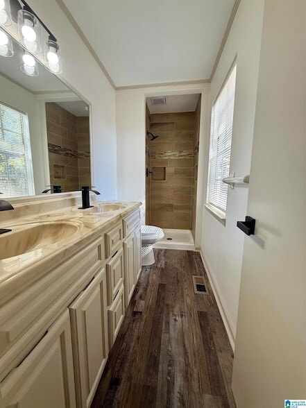 Photo - 648 Cort Cir NE